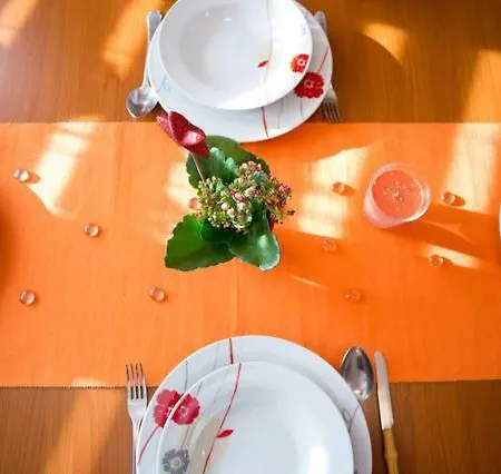 Lucia Pensiune Mundanije