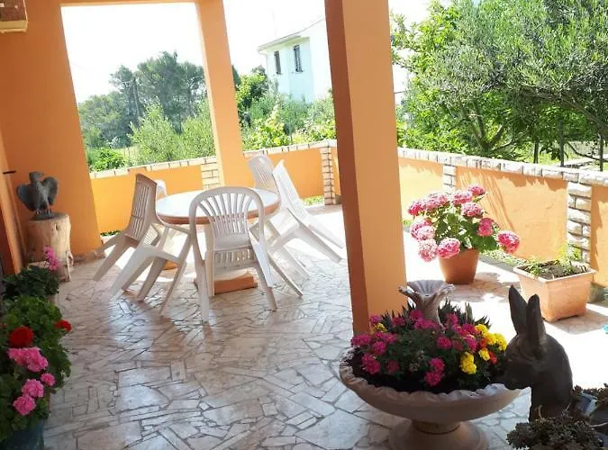 Guest house Lucia Mundanije